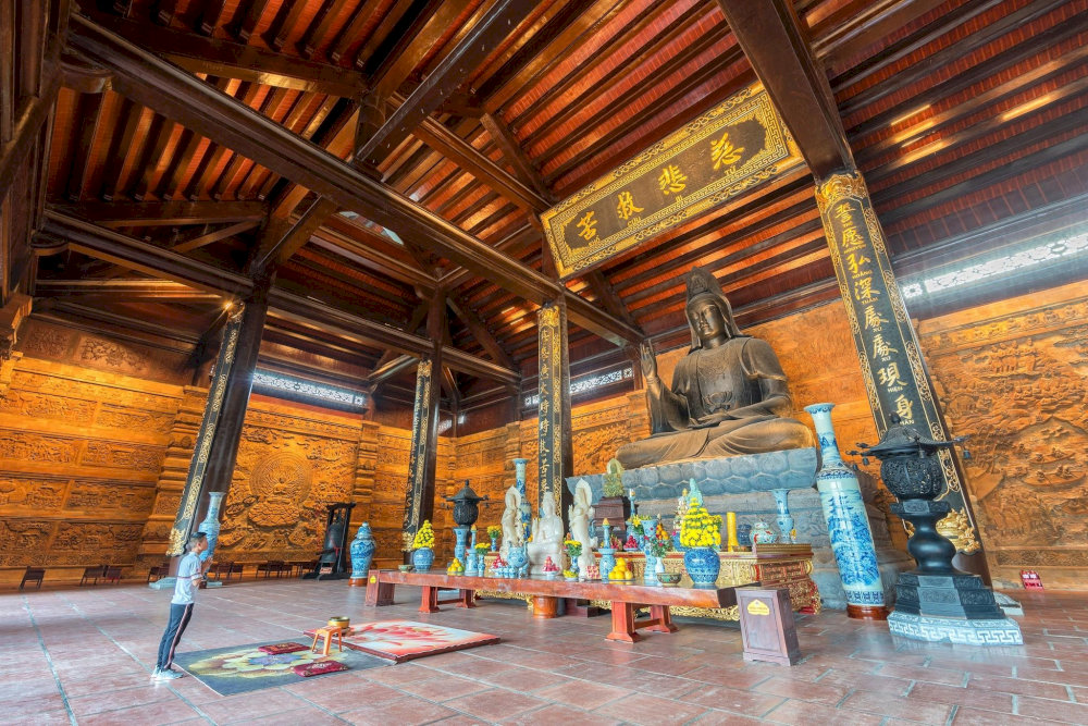 Không gian bên trong Điện Quan Âm